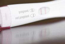 ظهور خط باهت في اختبار الحمل مع نزول دم