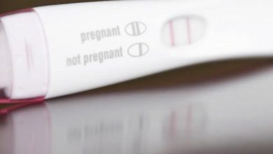 ظهور خط باهت في اختبار الحمل مع نزول دم