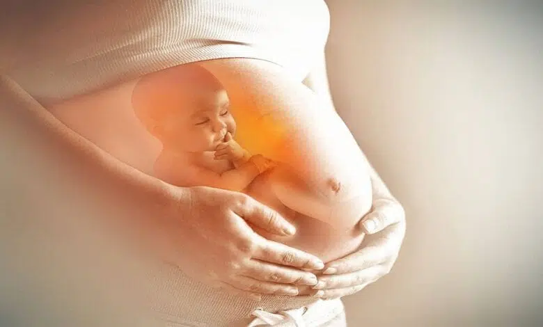 نغزات أسفل البطن جهة اليسار من علامات الحمل