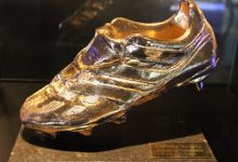 الحذاء الذهبي مصنوع من الذهب الحقيقي.
